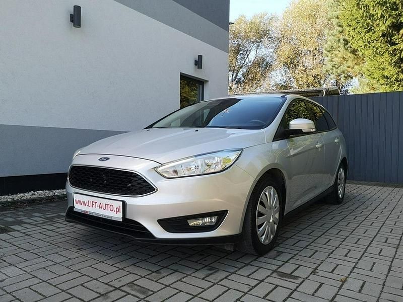 Srebrny Używany 2018 Ford Focus Kombi | 32 900 zł (Uczciwa cena) - Obraz 1/4