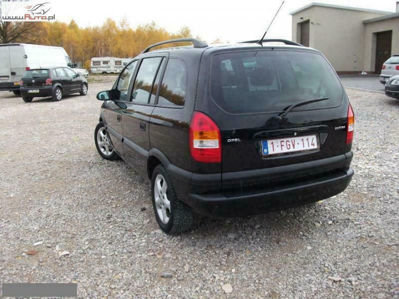 Używany Opel Zafira Sport 101 KM (74 kW) 2002 Czarny (metalik, perła) Minivan