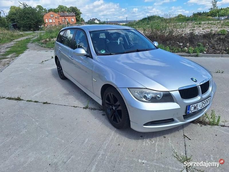 Srebrny Używany 2006 BMW 320 Kombi | 8500 zł (Dobra cena) - Obraz 1/4
