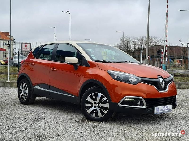 Używany Renault Captur 90 KM (66 kW) 2015 Pomarańczowy SUV