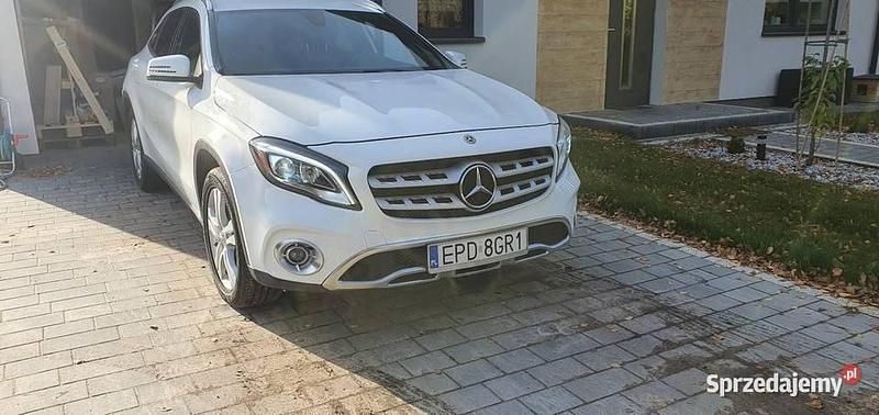 Biały Używany 2019 Mercedes GLA250 SUV | 85 000 zł - Obraz 1/4