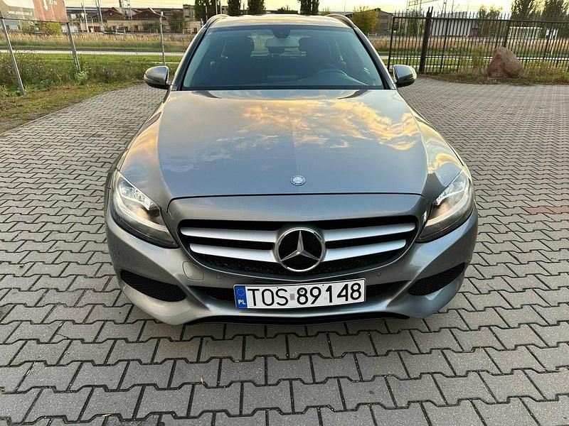 Używany Mercedes C200 136 KM (100 kW) 2016 Szary Sedan/Limuzyna