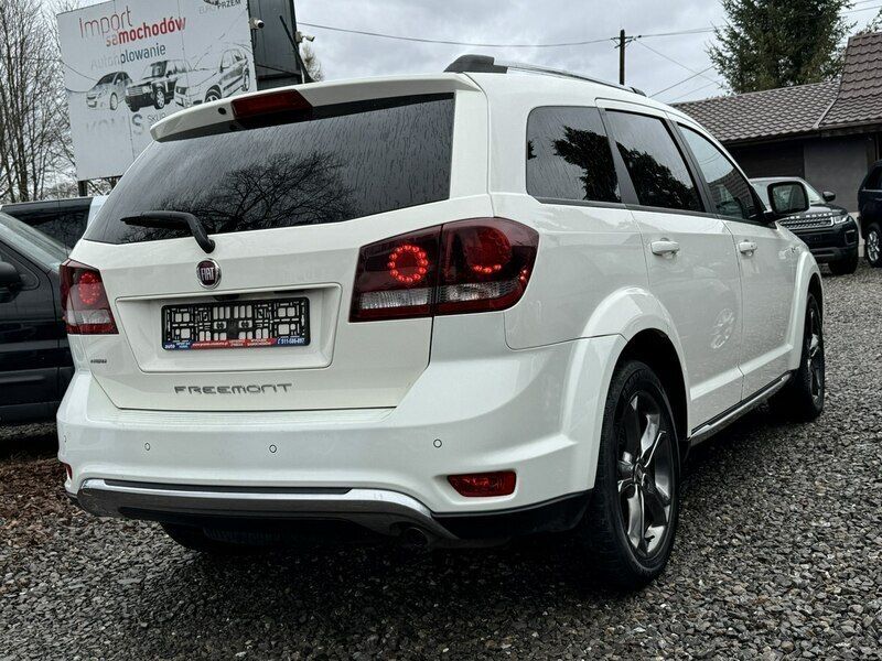 Używany Fiat Freemont Black Code 170 KM (125 kW) 2015 Biały SUV