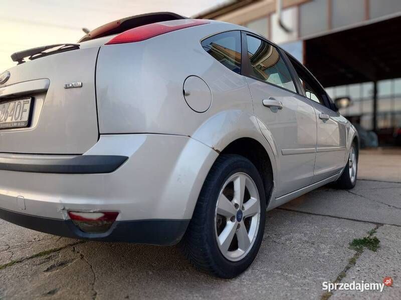 Używany Ford Focus 2006 Srebrny Hatchback