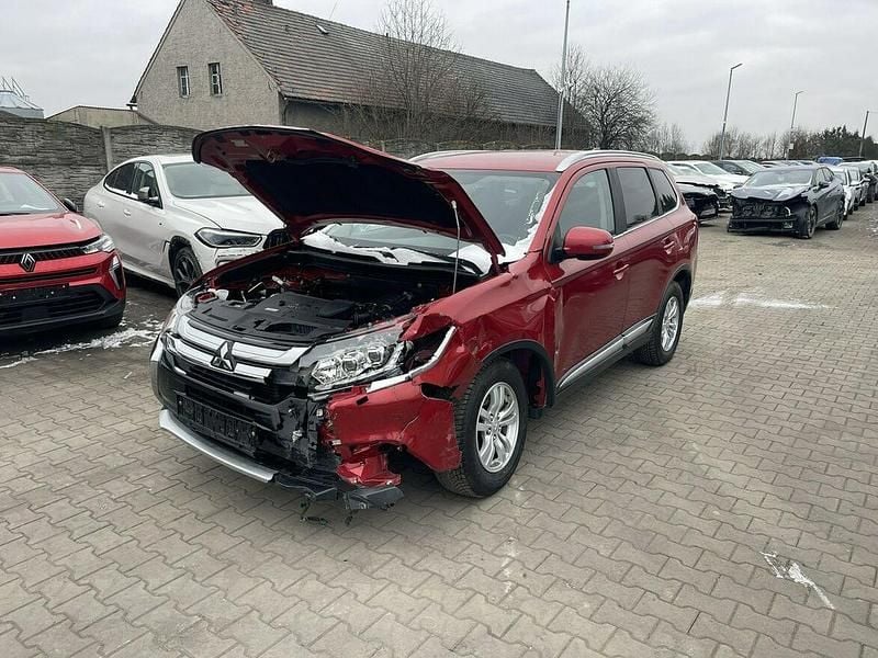 Używany Mitsubishi Outlander 150 KM (110 kW) 2018 Czerwony SUV