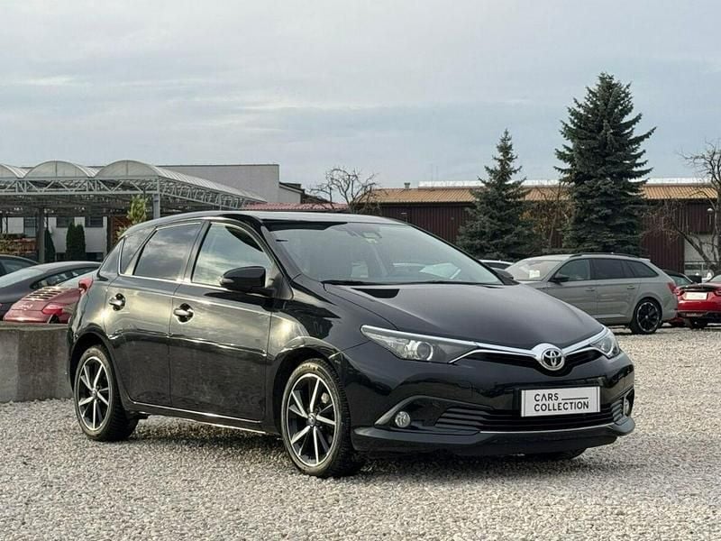 Używany Toyota Auris 116 KM (85 kW) 2018 Czarny Hatchback