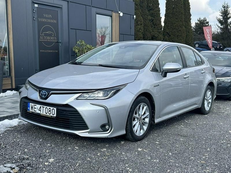 Używany Toyota Corolla 122 KM (89 kW) 2021 Srebrny (metalik) Sedan/Limuzyna