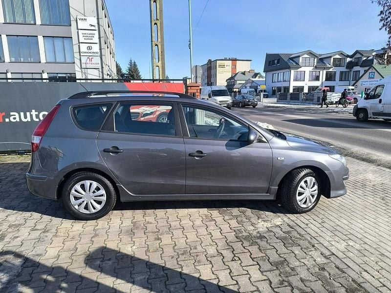 Używany Hyundai i30 109 KM (80 kW) 2011 Szary Kombi