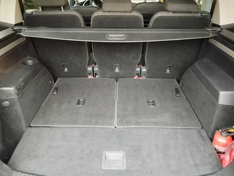 Używany VW Touran 2015 Brązowobeżowy Minivan