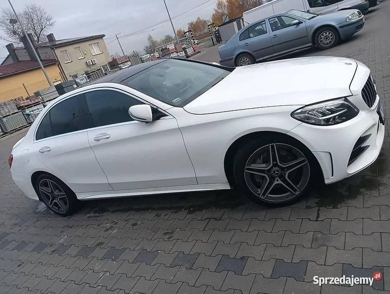 Używany Mercedes C300 AMG 2019 Biały Sedan/Limuzyna