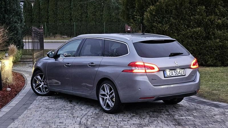 Używany Peugeot 308 150 KM (110 kW) 2015 Srebrny Kombi