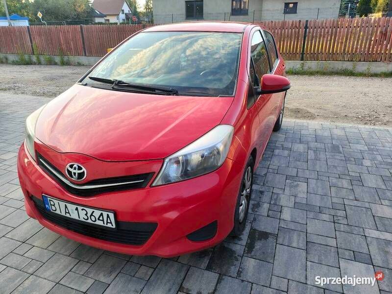 Czerwony Używany 2012 Toyota Yaris Hatchback | 11 000 zł - Obraz 1/4
