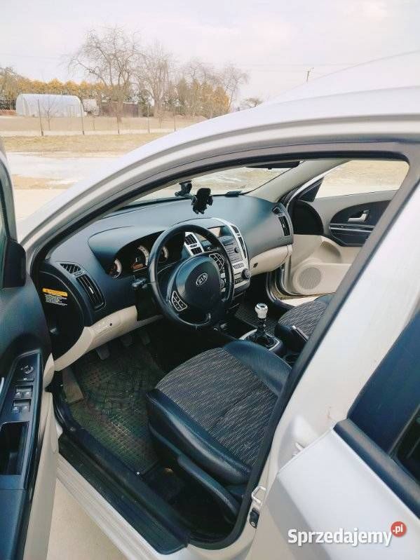 Srebrny Używany 2009 Kia Ceed Kombi | 6900 zł (Uczciwa cena) - Obraz 1/4