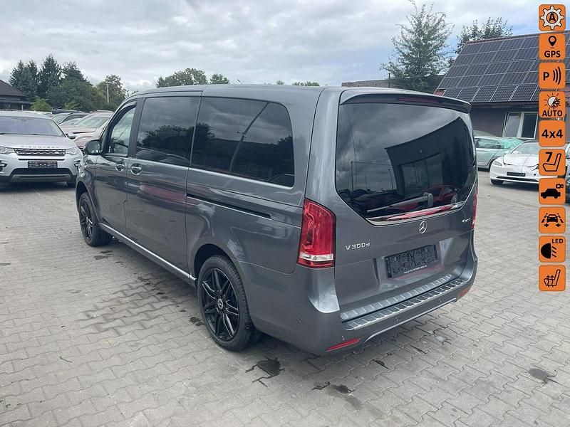 Grafitowy (metalik) Używany 2020 Mercedes V300 Minivan | 167 900 zł - Obraz 1/4