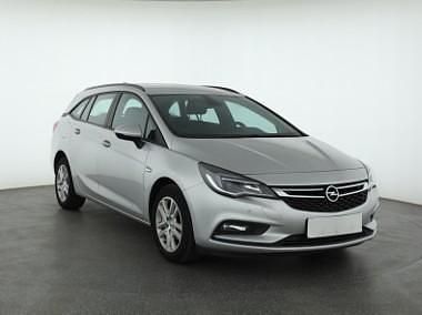 Srebrny Używany 2017 Opel Astra Kombi | 34 999 zł (Uczciwa cena) - Obraz 1/4