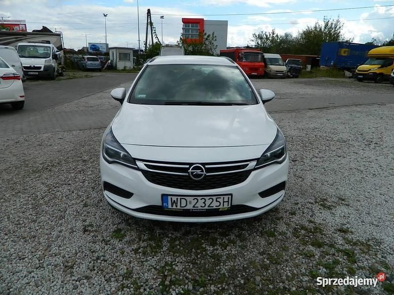 Biały Używany 2017 Opel Astra Kombi | 18 500 zł (Dobra cena) - Obraz 1/4