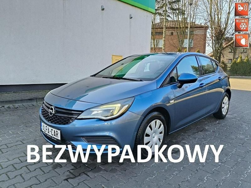 Niebieski Używany 2016 Opel Astra Hatchback | 26 500 zł (Dobra cena) - Obraz 1/4