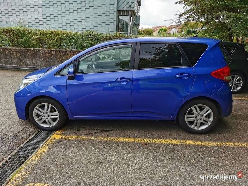 Niebieski Używany 2012 Toyota Verso-S Edition Minivan | 18 000 zł - Obraz 1/4