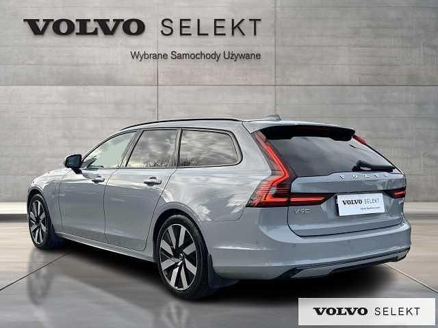 Używany Volvo V90 349 KM (256 kW) 2025 Srebrny Kombi