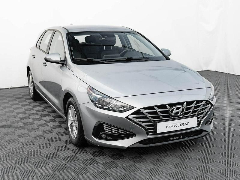 Używany Hyundai i30 120 KM (88 kW) 2022 Srebrny (metalik) Hatchback