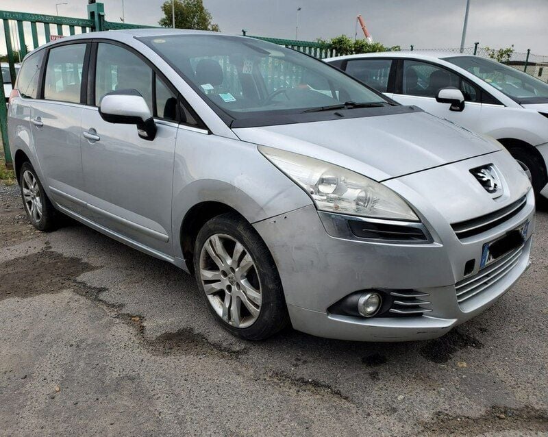 Srebrny Używany 2010 Peugeot 5008 Minivan | 7999 zł - Obraz 1/4