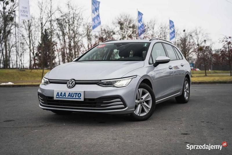 Używany VW Golf VIII 2022 Srebrny Kombi