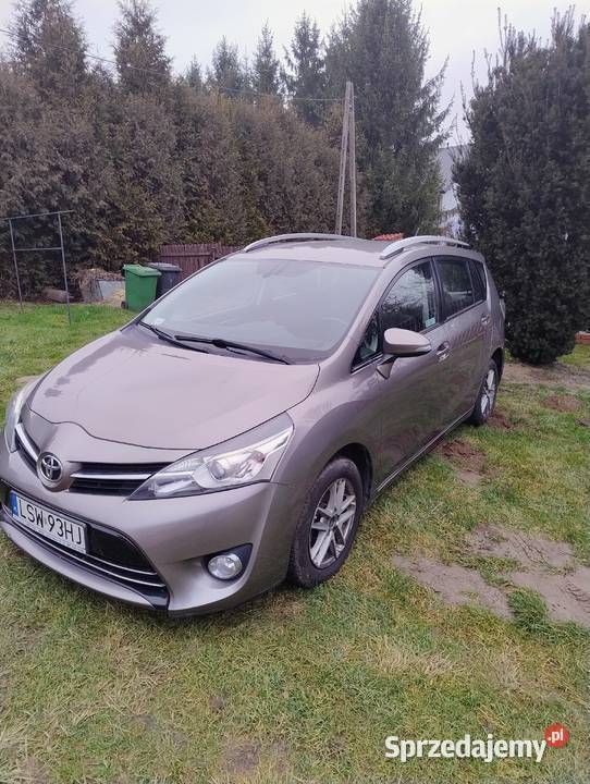 Używany 2015 Toyota Verso Minivan | 53 000 zł (Dość drogi) - Obraz 1/4