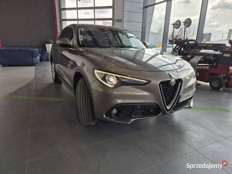 Używany Alfa Romeo Stelvio 160 KM (117 kW) 2018 Brązowy SUV