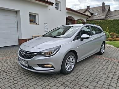Srebrny Używany 2019 Opel Astra Kombi | 35 900 zł (Uczciwa cena) - Obraz 1/4
