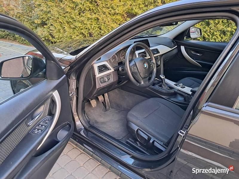 Używany BMW 320 2016 Brązowy Sedan/Limuzyna