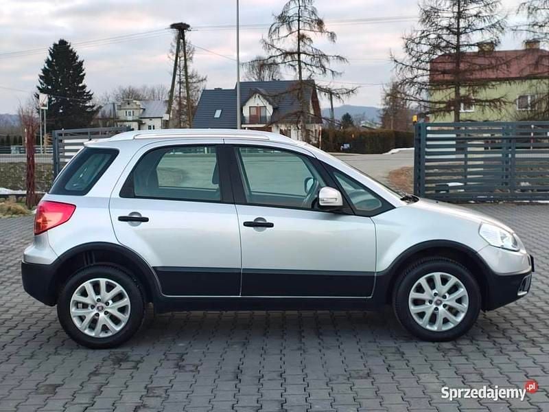 Używany Fiat Sedici 120 KM (88 kW) 2012 Srebrny SUV