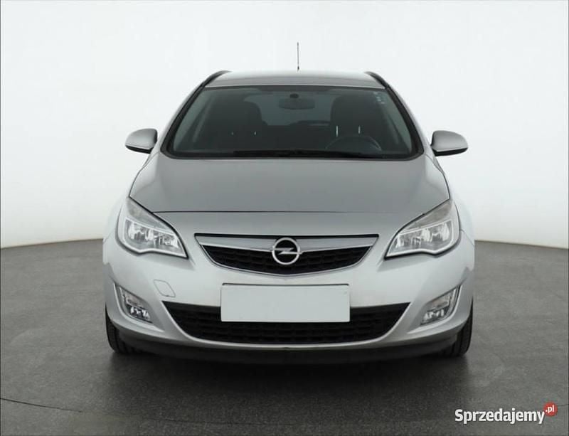 Używany Opel Astra 2012 Srebrny Kombi