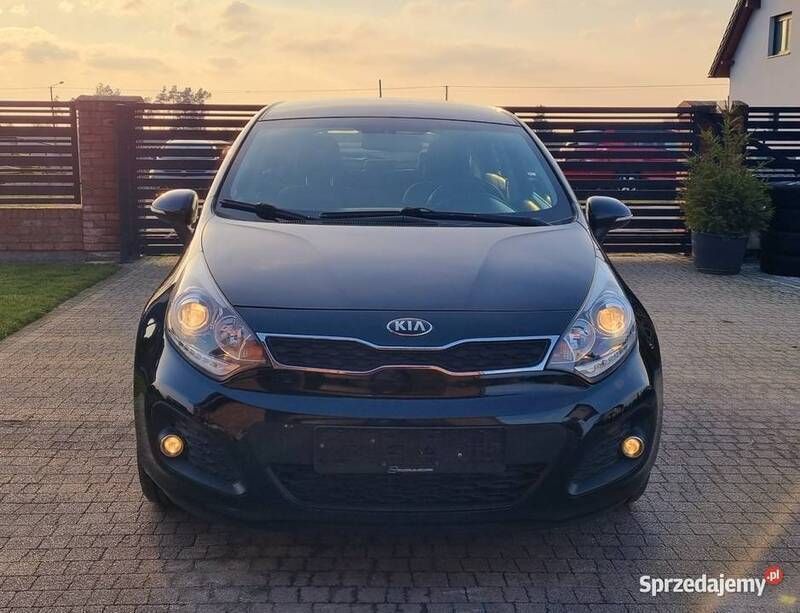 Czarny Używany 2013 Kia Rio Hatchback | 26 900 zł (Uczciwa cena) - Obraz 1/4