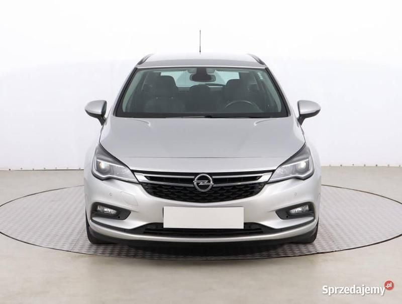 Srebrny Używany 2016 Opel Astra Kombi | 30 999 zł (Uczciwa cena) - Obraz 1/4