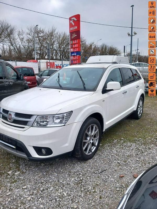 Biały Używany 2015 Fiat Freemont SUV | 49 900 zł (Dość drogi) - Obraz 1/4