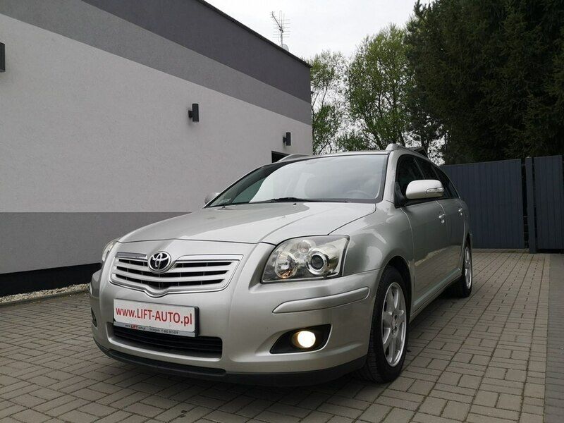 Srebrny (metalik) Używany 2007 Toyota Avensis Kombi | 19 900 zł (Drogi) - Obraz 1/4