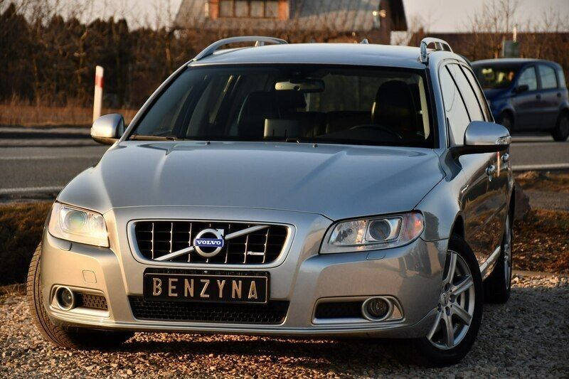 Używany Volvo V70 203 KM (149 kW) 2010 Szary (metalik, perła) Kombi