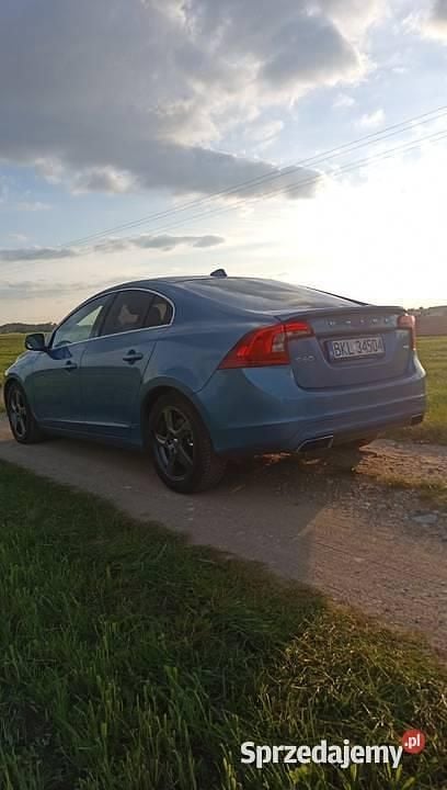 Używany Volvo S60 2015 Niebieski Sedan/Limuzyna