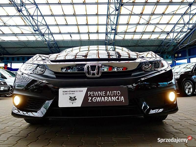 Używany Honda Civic 182 KM (133 kW) 2019 Brązowy Sedan/Limuzyna
