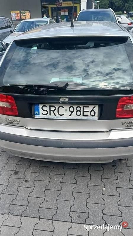 Używany 2004 Volvo V40 Kombi | 3400 zł - Obraz 1/4
