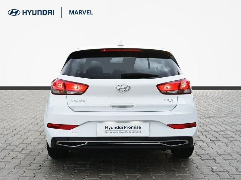 Używany Hyundai i30 120 KM (88 kW) 2024 Biały (metalik) Hatchback