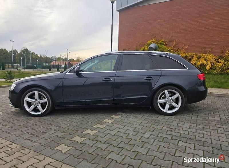 Używany Audi A4 2014 Granatowy Kombi