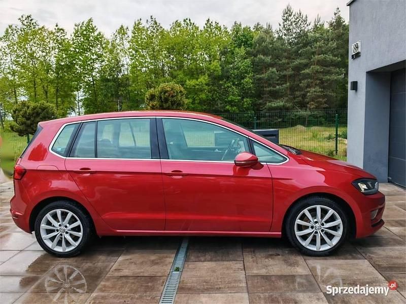 Używany VW Golf Sportsvan 125 KM (91 kW) 2015 Bordowy Minivan