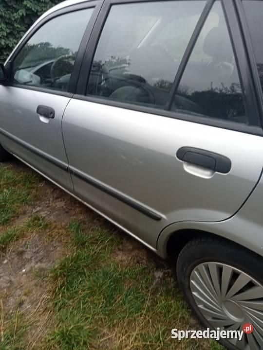 Używany Mazda 323 1999 Srebrny Hatchback