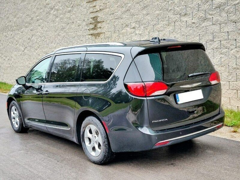 Używany Chrysler Pacifica Touring 297 KM (218 kW) 2017 Czarny SUV