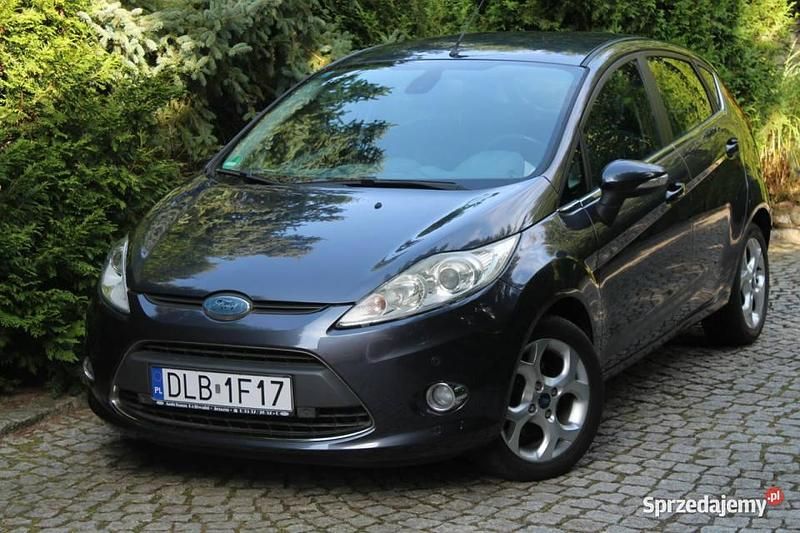 Szary (metalik) Używany 2009 Ford Fiesta Titanium Hatchback | 17 900 zł (Uczciwa cena) - Obraz 1/4