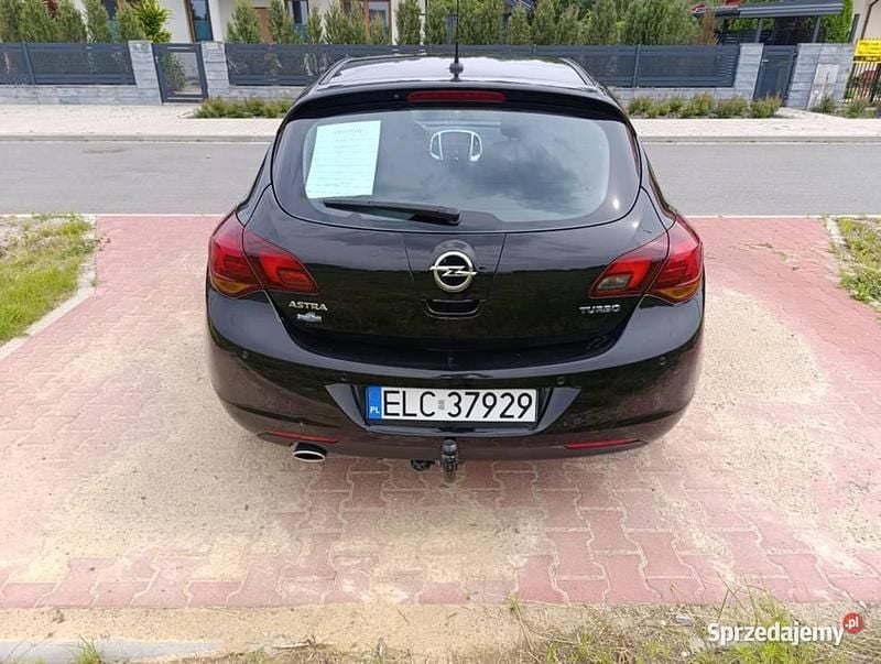 Używany Opel Astra 2010 Czarny Hatchback