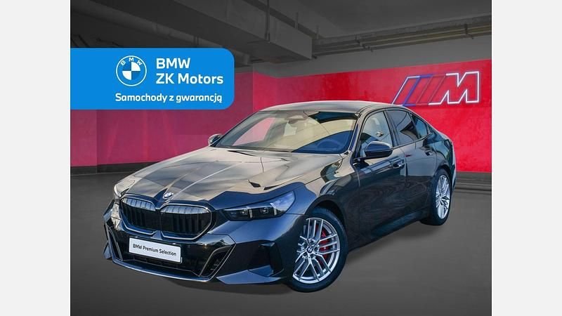 Szary sophisto z brylantowym połyskiem metalizowany Używany 2025 BMW 540 Comfort Edition Sedan/Limuzyna | 483 900 zł - Obraz 1/3