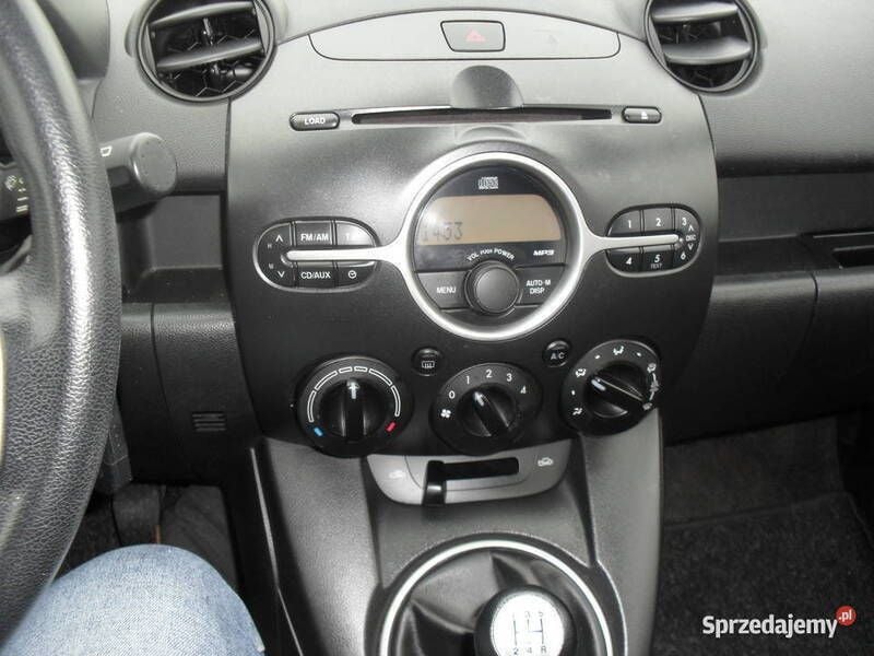 Używany Mazda 2 75 KM (55 kW) 2010 Zielony Hatchback