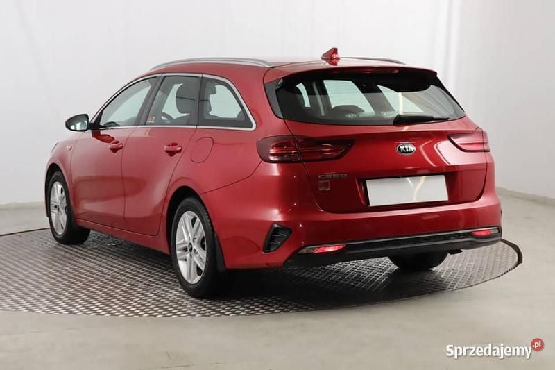 Używany Kia Ceed 140 KM (102 kW) 2019 Czerwony Hatchback